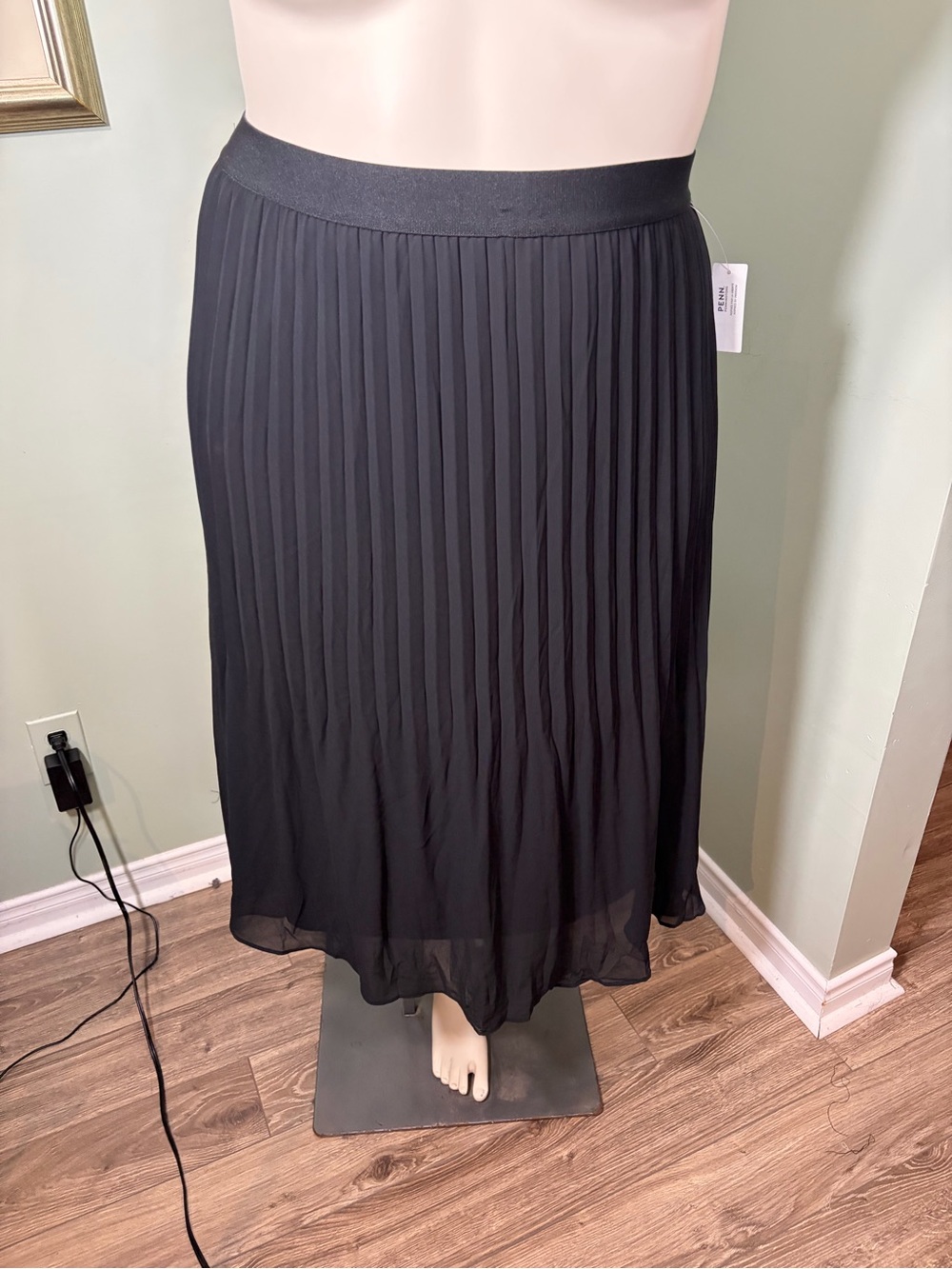 124. Penningtons Black Pleated Maxi Skirt